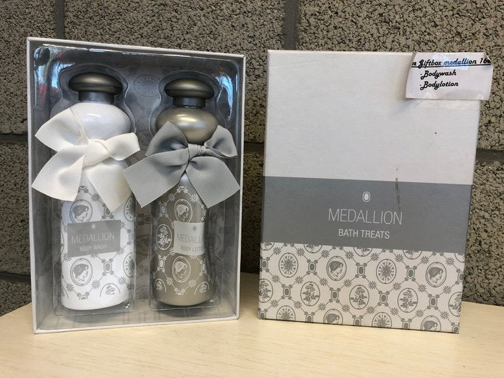Luxe giftbox medallion medium